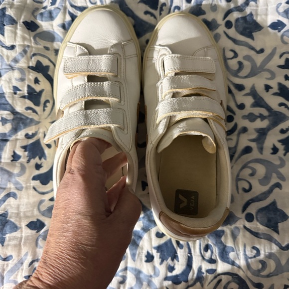 Veja White Leather Velcro Sneakers - Picture 2 of 8